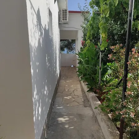 Apartment By The Sea Ap. 2 *