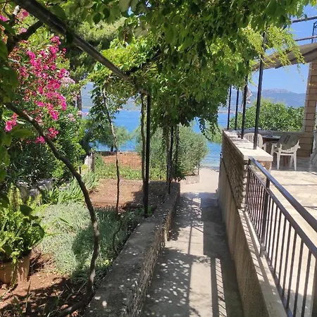 Apartment By The Sea Ap. 2 *