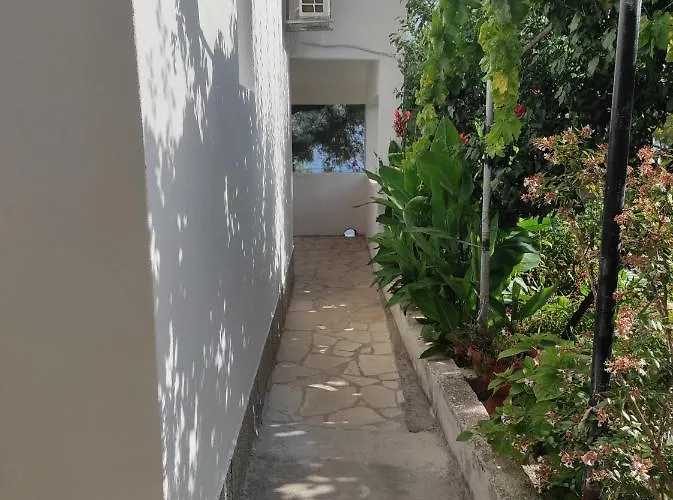 Apartment By The Sea Ap. 2 *