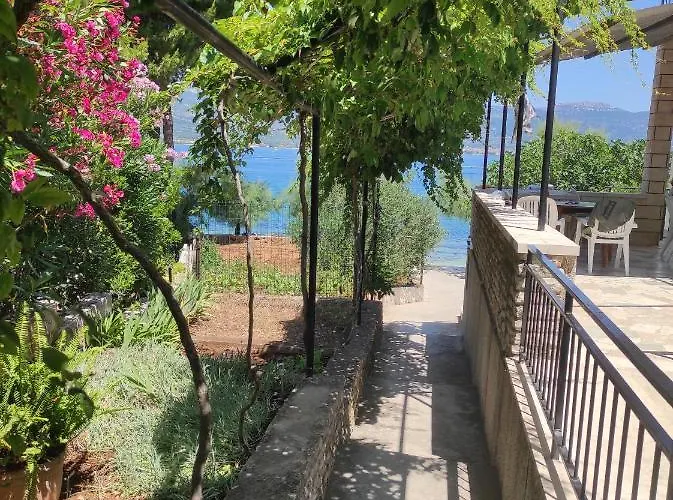 Apartment By The Sea Ap. 2 *